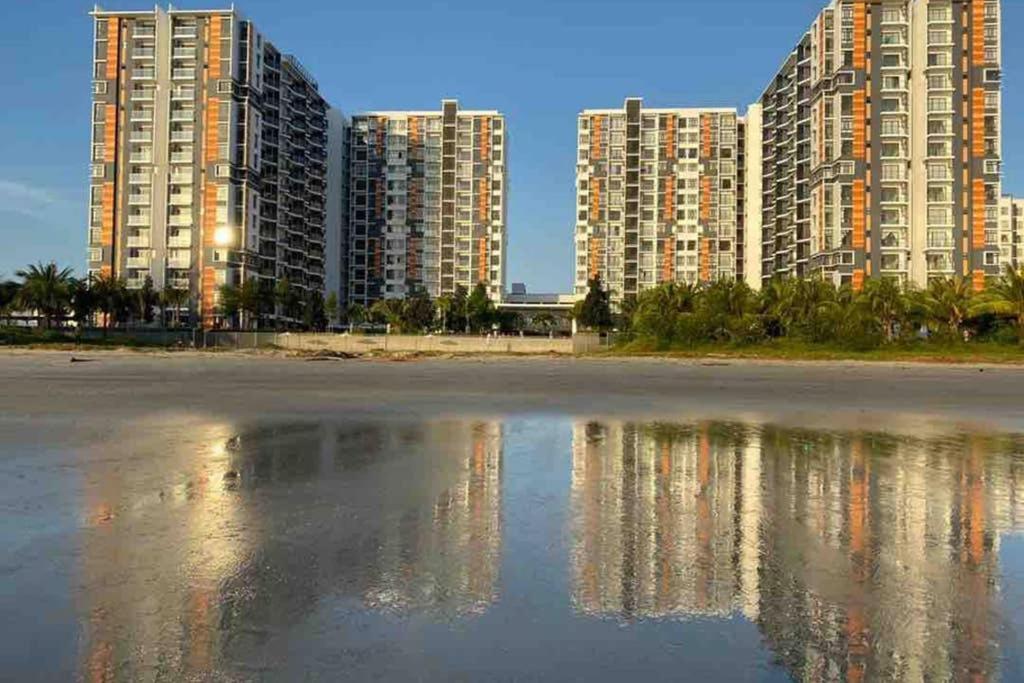 Adra Suites @ Timurbay Seafront Residence Куантан Экстерьер фото